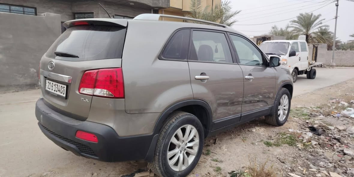 للبيع كيا سورنتو 2013 جديده بمعنه الكلمه  ادوات بدون رقم كصه جنطه فول عده الفتحه بصمه جلد 7 راكب محرك ديزل كوريه سعر 58 مكاني بغداد قرب مرور الحسينيه *********** او***********
