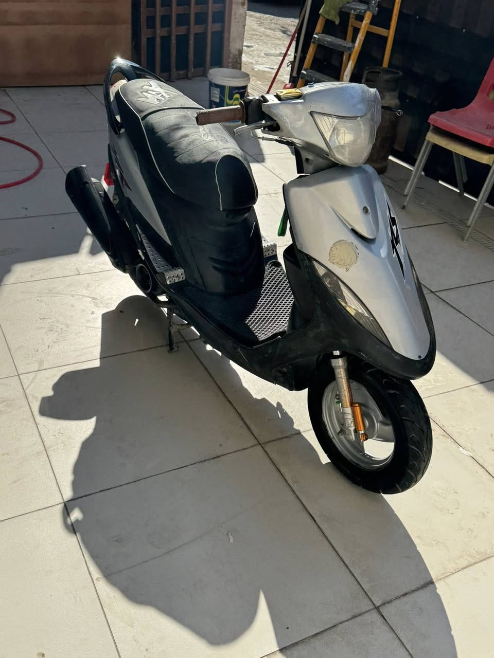 سلام عليكم ماكس عدلة.للبيع .
داجة بلادية  مكينه49 شلعة ومعدل تخبل 

مكينه خرسة مكفولة صوت نضوح تبخير 

كهربائيات كله شغالة شلع 

سلف هندر نكرة 

قفل جنطة استيرن  دراجة كامله مكمله 

ما بيها اي نقص 

 دراجة شرط خرسة 

كفرات كله بلادي 

مكان بغداد الدوره ‬

واتساب***********
