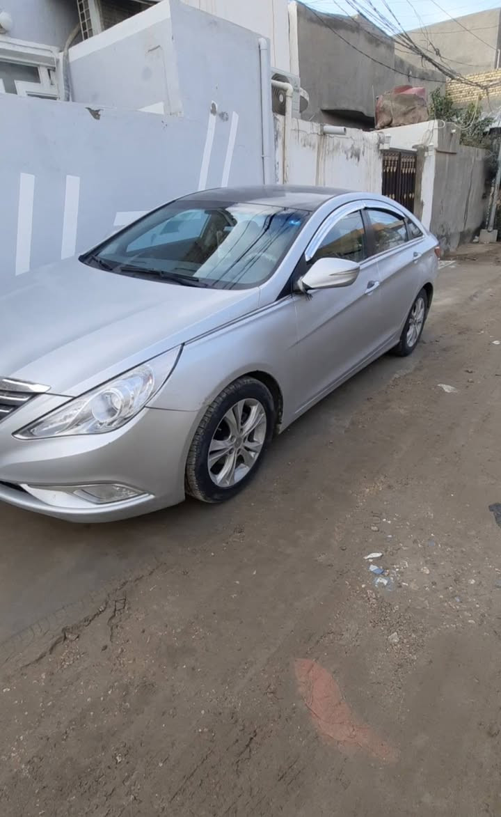 سلام عليكم سوناتا للبيع موديل 2015 وارد كوري بيها جاملغ امامي صوب اليسرى مبدل وبارد بالباب الامامي. السعر 115 وبيها مجال قليل للاستفسار الاتصال على الرقم ***********
