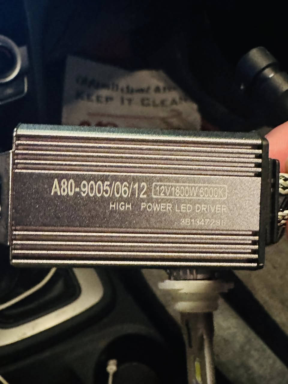 سلام عليكم
 لايت زنون اصلي امانه الله اشتريتة ب ٦٠ الف قبل فتره وهسه اريد ابيعه ابدله باحمر طبعا الضوه ابيض زنون عالي كلش اذا بي مشكله تاخذه بلاش 
اريد ابيعه مكاني النجف 
***********
