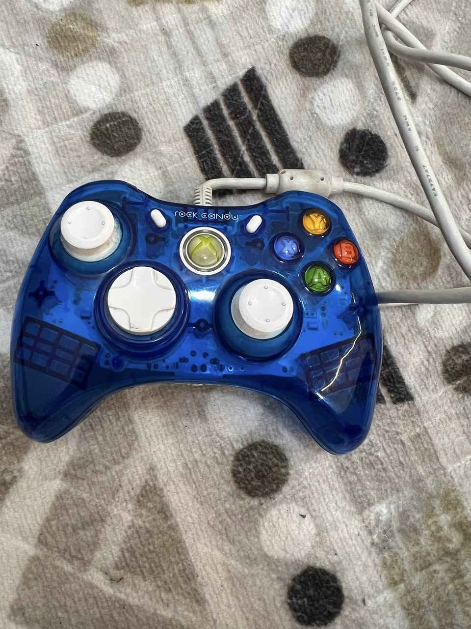 X box 360 للبيع 
جهاز نضيف ما مفتوح ولا مصلح مهكر بي 36 لعبه مع يده اصليه ويده واير السعر 100 بي مجال 
رقم ***********
