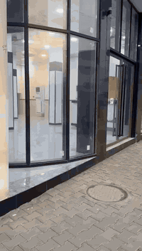 يتوفر محل للايجار في مدينه الرمادي منطقه الملعب مكان المحل ركن مساحه اكثر من 100 متر جاهز من الديكورات مع سبالت هذا المكان يرهم الى مكتب او مؤسسه او مصلحه او سوبر ماركت او مكتب للمعلومات على الواتساب 
***********
***********
