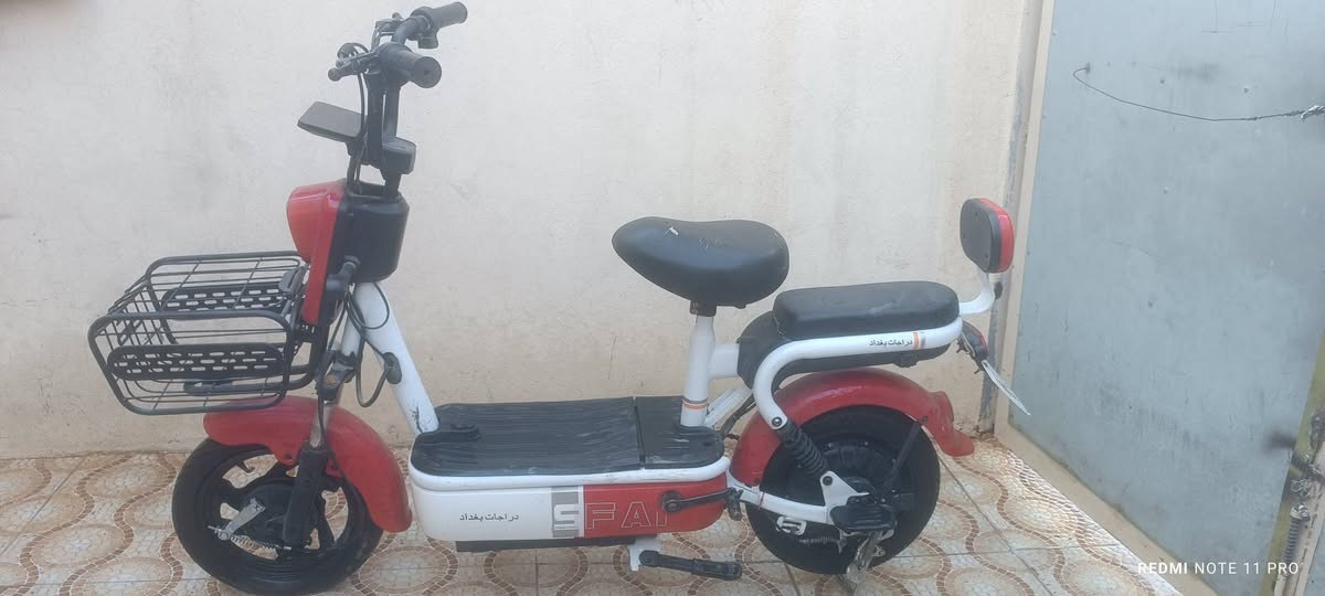 ئەم پاسکیلی شەحنە بۆفرۆشت پاتریەکانی مردوە زۆر تازەیە سعری 75مامەڵەیەکی کەم شوین سمود ***********
