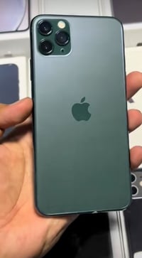 11 برو ماكس مبدل شاشه اصليه وضهر فقط اذكره 256 بطاريه 83 سعره 230 0780...