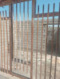 من رخصت الادمن شبابيك البيع وياهن شوايه رتفاعهه مترتين والعرض كذالك دج...