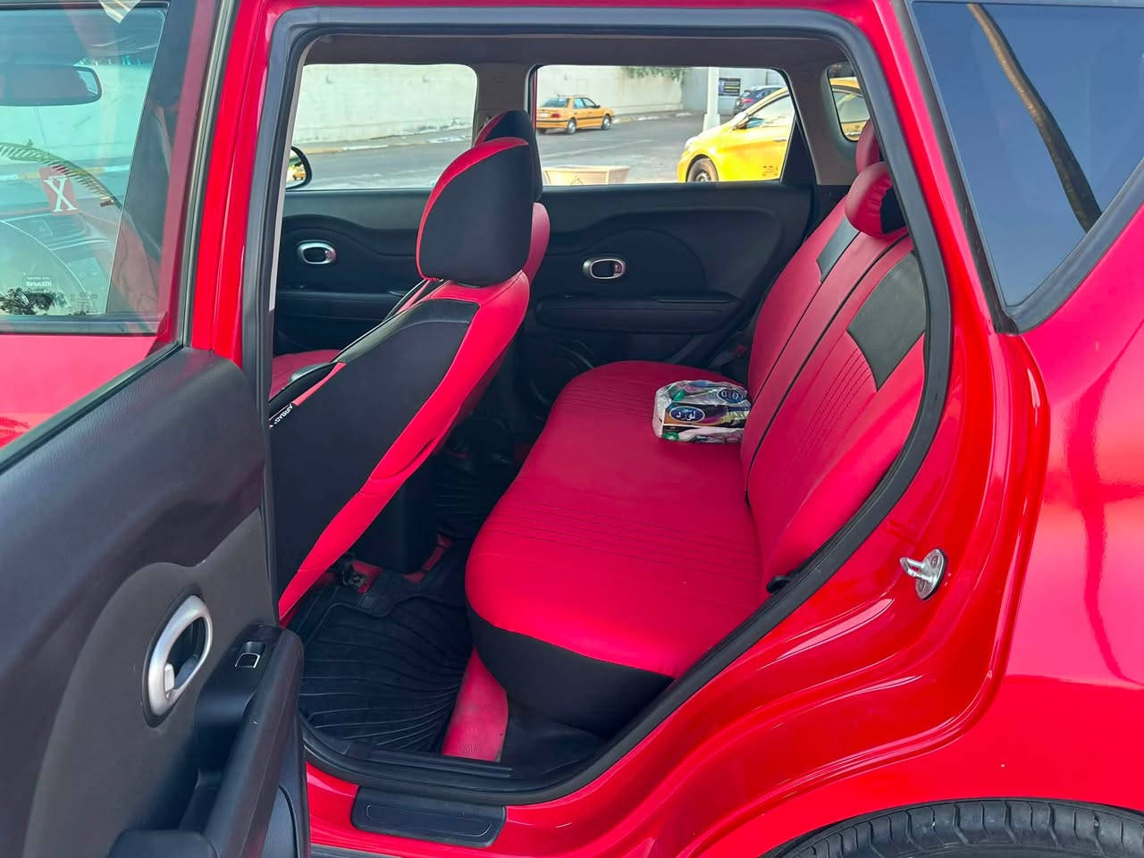 🚗 كيا صول 2019  وارد أمريكي للبيع 
🔹لون مميز احمر واسود 
🔹 الموديل: 2019
🔹 الممشى: 65 ألف ميل

📌 تفاصيل السيارة:

* حادثة  بيبان  اليمين 
* شاصي ولغود سليم
* مكينة مفتوحة وحالتها ممتازة
* مع موجود ملاحظات موضحة بالصور 

🛠️ الصيانة:

* حدادة وغرفة حديثاً
* دهن كير جديد
* بلكات جديده
✨ سيارة ناعمة جداً وتبريدها ثلج ❄️

💰 السعر: 115 ورقة
📍 الموقع: الكاظمية
📞 ‭***********‬ (واتساب متوفر)
