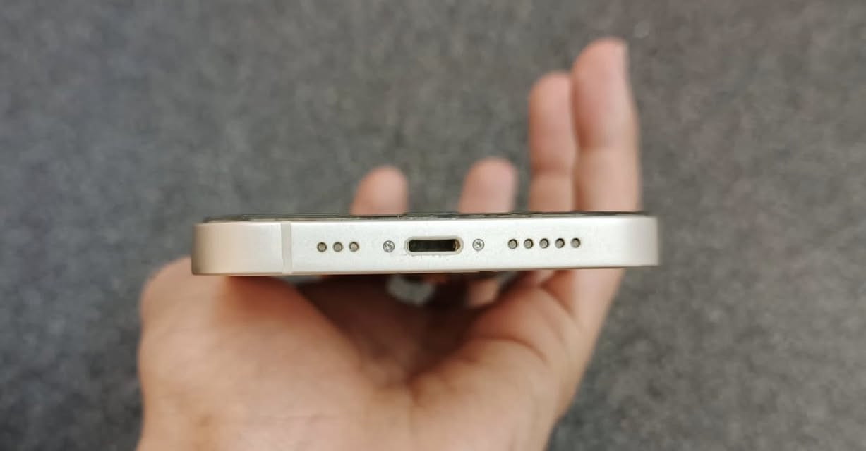 السلام عليكم 🫡 
ايفون 13 عادي 📱 للبيع 
ذاكره 128
ممبدل بس اي شي ولا مفتوح منه قطعه 
للونه ابيضّ كلش حلو نظافه مالته 97‎%‎ 
آخر إصداره iOS 26.4. 
اخو الجديد كلشي مابي 
سعره 475 الف وبي مجال للشراي 
مكاني / بغداد حي الجهاد 
الاتصال / ***********
