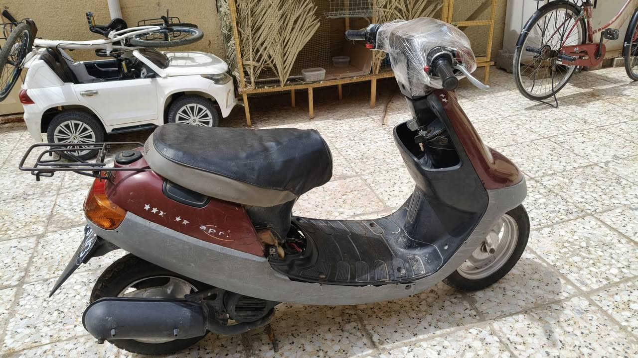 سلام عليكم دراجه بطه دبل سكليتر نضيفه مكينه ناعمه نهضه حلوه معدل حلو كهربائية كله شعاله عوزه بس باتري السعر 250 وبيه مجال مكان نجف كوفه حي ميسان  رقم ***********

