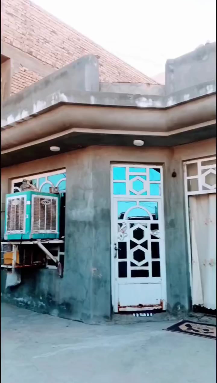 الدار للبيع طابو صرف ركن
مساحه 200م 
العنوان شارع 80 تكمله شارع الحسينيه قرب مستشفى المستقبل 
محتويات البيت غرفتين وصاله ومطبخ واستقبال وصحيات داخله وخارجيه ومنور وطارمه  
الرقم ***********
بيع مستعجل  ١٧٥ وبيه مجال بسيط
