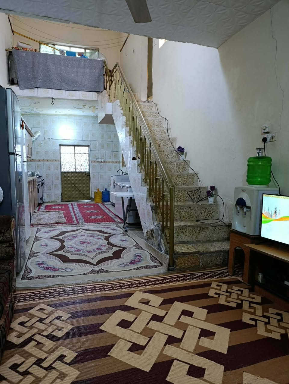 السلام عليكم
بيت للبيع 150م.  قريب علة الشارع العام الموقع حي الجزائر خلف مستشفى 
الحياة الاهلية البيت يحتوي علة غرفتين نوم وهول ومطبخ صحيات داخلية وخارجية طابو زراعي سند 25
الواجهة 12م ونزال 13 
السعر 90 مليون وبي مجال 
علماً ان البناء بلوك وعكادة 
***********
