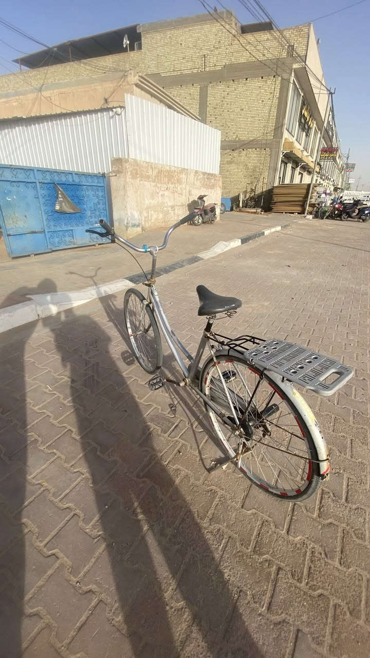 بايسكل لون رصاصي  مختم مديل ٢٠١٧ بايسكل ما بيه اي صوت بل مشي وبريكه بل مكان مبدل ماشه سعره ٤٠ وبيه مجال حك الجيه  للاستفسار للرقم *********** او نفس الحساب
