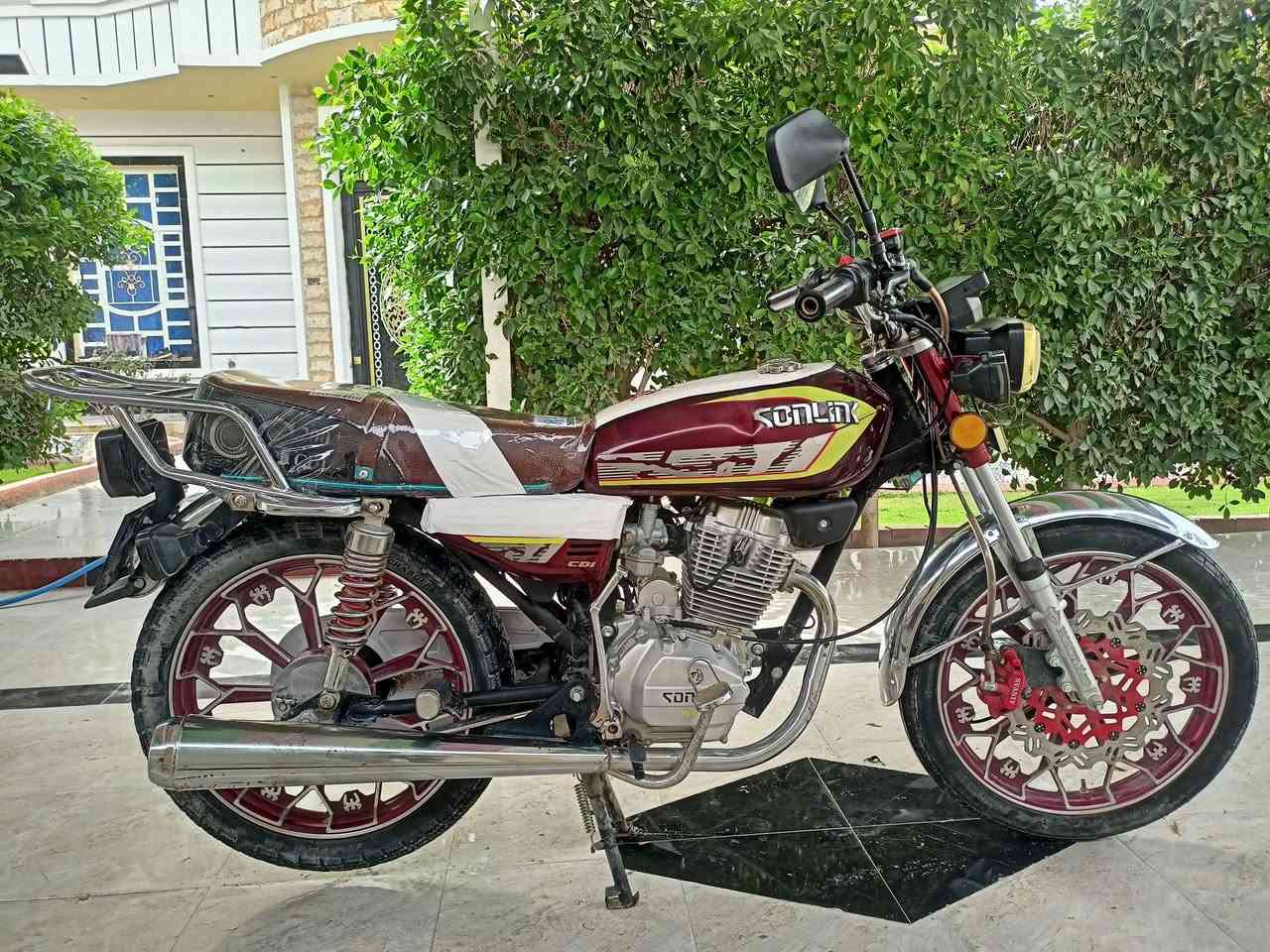 يالله موطور للبيع سونك موديل 2025بي اوراق،منفيس،فقط  بعده  زيرو محرك 200  السعر 775وبي مجال بسيط   العنوان الرمادي رقم الهاتف***********
