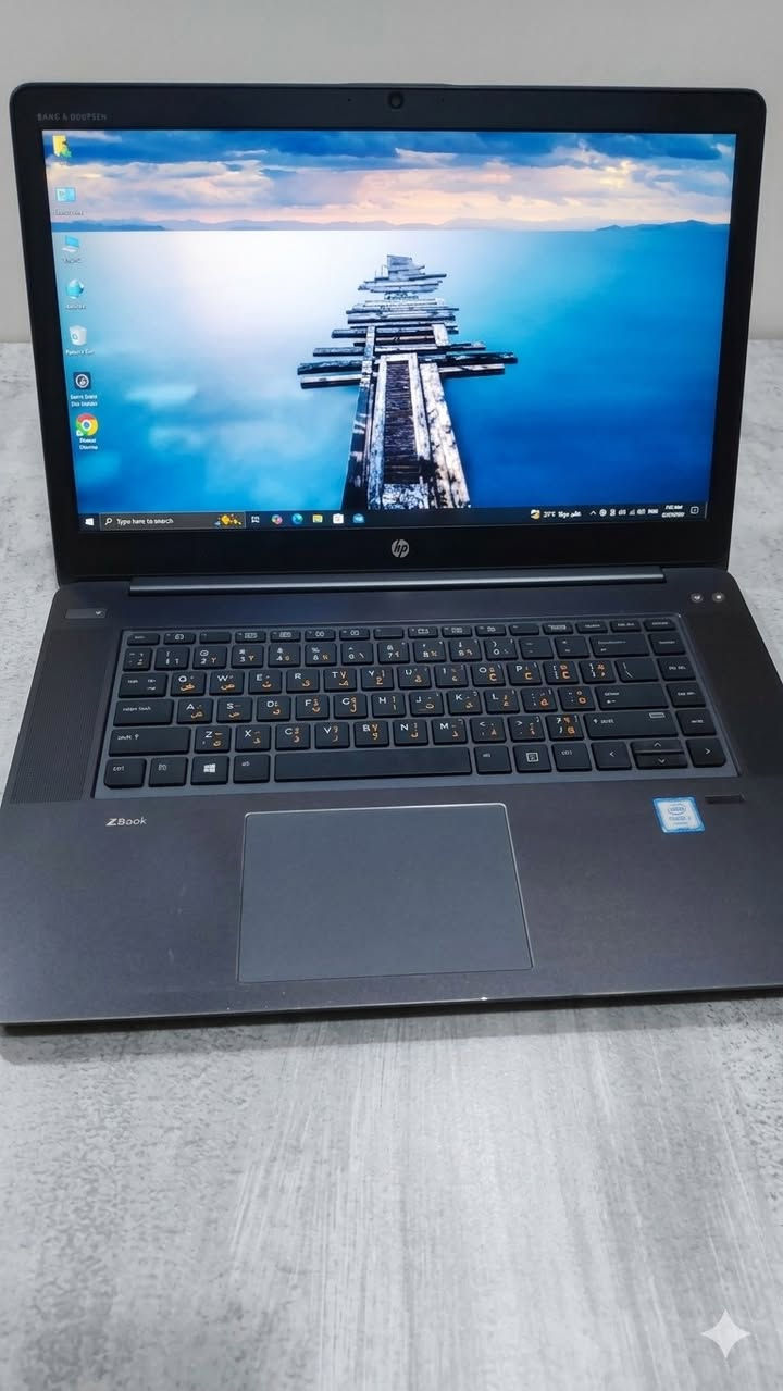 **💻 للبيع: لابتوب HP ZBook Studio G3 بمواصفات قوية للمهندسين والمصممين 💻**
اللابتوب من فئة محطات العمل (Workstation) النحيفة، يجمع بين الأداء العالي والتصميم الأنيق مع نظام صوتي مميز من **Bang & Olufsen**.
**🔍 المواصفات الفنية:**
 * **المعالج:** Intel Core i7-6700HQ (بسرعة تصل إلى 2.60 GHz) - أداء ممتاز للمهام الثقيلة.
 * **الذاكرة (RAM):** بحجم 16 جيجابايت لتشغيل عدة برامج بسلاسة تامة.
 * **كرت الشاشة:** كرتين شاشة منفصل ومدمج:
   1. كرت منفصل: **NVIDIA Quadro M1000M** بسعة **4 جيجابايت** (مخصص لبرامج المونتاج، التصميم الهندسيي، والألعاب).
   2. كرت مدمج: Intel HD Graphics 530.
 * **التخزين:** هارد **SSD NVMe** فائق السرعة من سامسونج بسعة **512 جيجابايت** (أقلاع وتشغيل برامج بلحظات).
 * **الشاشة والنظام:** نظام تشغيل Windows 10 معمارية 64-بت حجم الشاشة: 15.6
هاتف ***********
سعر 450 الف
بغداد العبيدي
