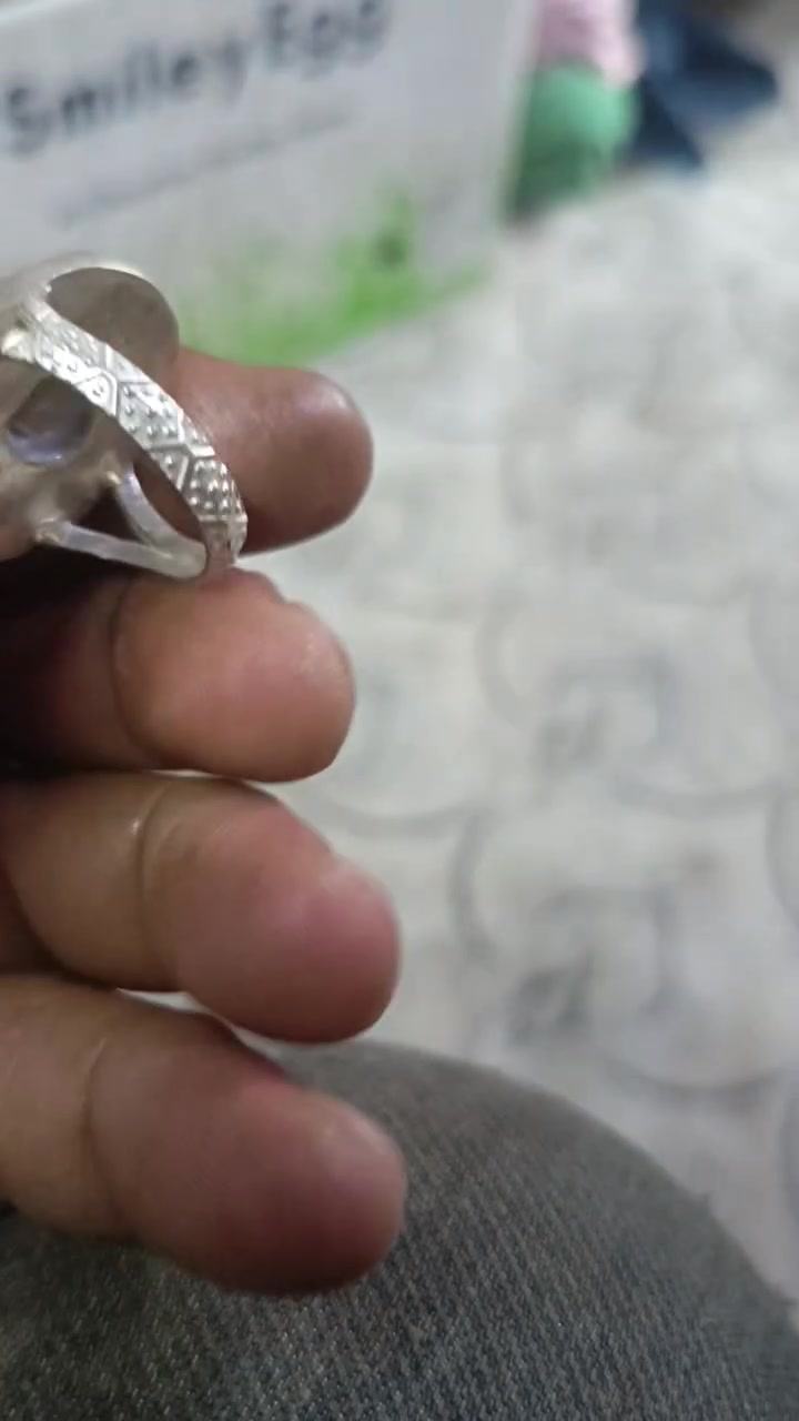 خاتم عطف بري منحوت احترافي قديم جدا قطعه راقيه وقديمه كلش يوجد توصيل


**إذا كنت صاحب هذا الإعلان وتريد حذفه لأي سبب، رجاءا أرسل رسالة إلى الدعم الفني**