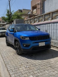 جيب كومباس 2019 فئة لايت تيود  ماشية 138 الف كيلو  لون ازرق مميز بلاك ...