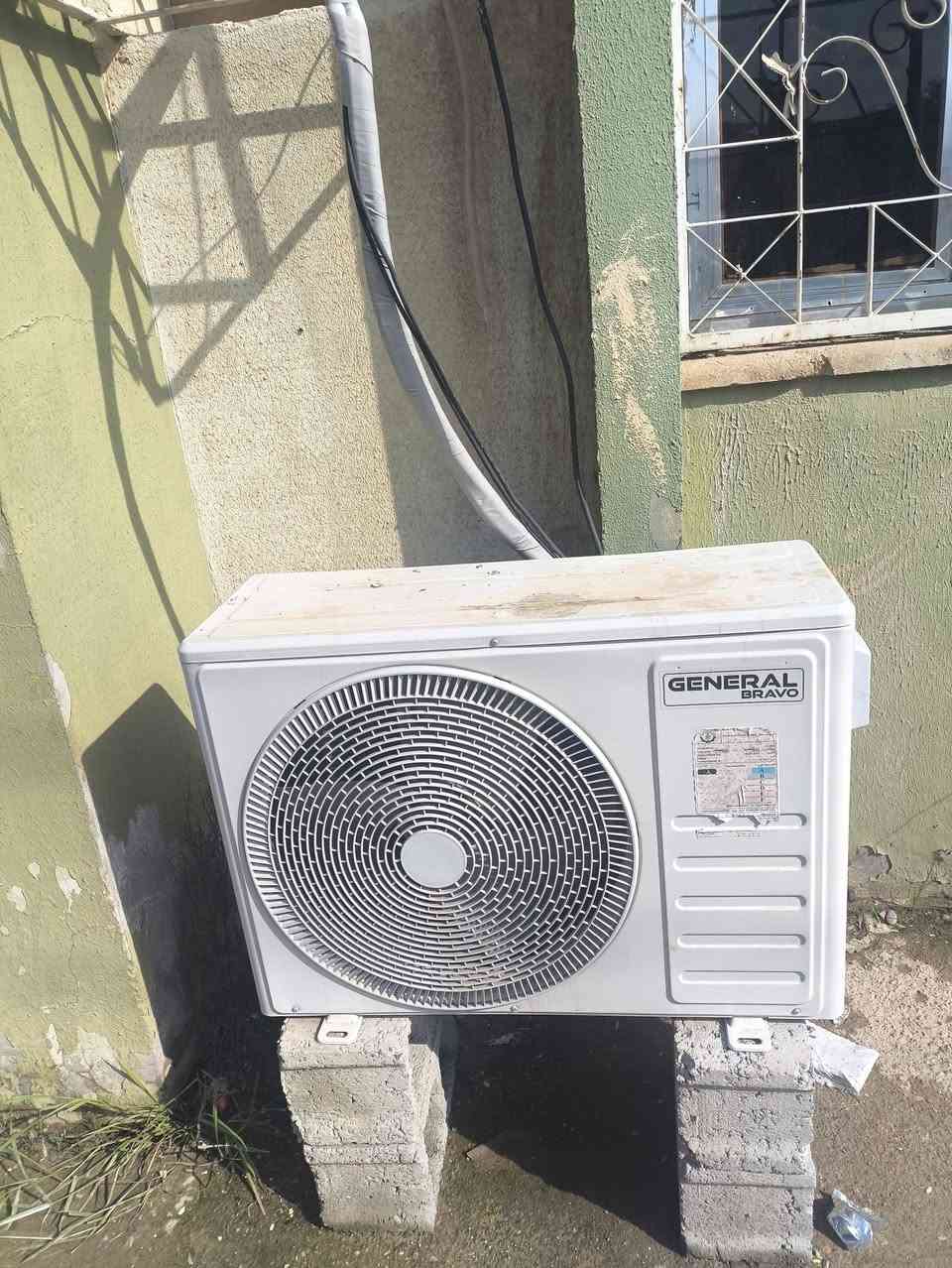 سبلت للبيع جنرال ابرافو 2طن مستعمل العام ماخذه نضيف فول اي عيب مابي شرط حار بارد السعر 425 بي مجال***********
