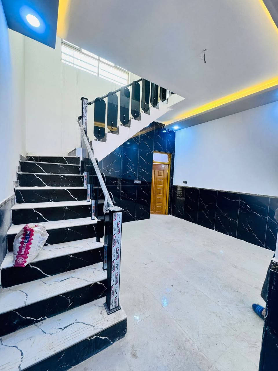 بيت بيع بيت طابو صرف
📐 100م – نجف / مجمع بيتي
مقابل مجمع لميرات
🏠 غرفة، صالة، استقبال، مطبخ
🚿 صحيات (2) + مكشوفة
⚡ جميع الخدمات متوفرة
💰 السعر: 73 مليون (قابل للتفاوض)
📩 استفسار***********
