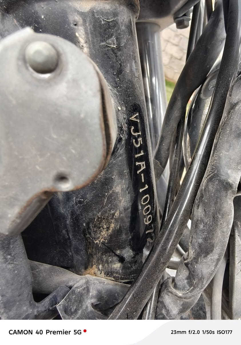 السلام عليكم . للبيع. او  مراوس بستوته تكون نظيفه 
دراجه هارلي ياباني انترودر. موديل 2004
حجم المحرك. 250cc.بستمين V ڤي.5گير
گير محرك شرط نظيف كهرباىيات كلها شغاله.
للاستفسار اتصل. ***********.واتساب
العنوان صلاح الدين قضاء الشرقاط.وشكرآ.؟
