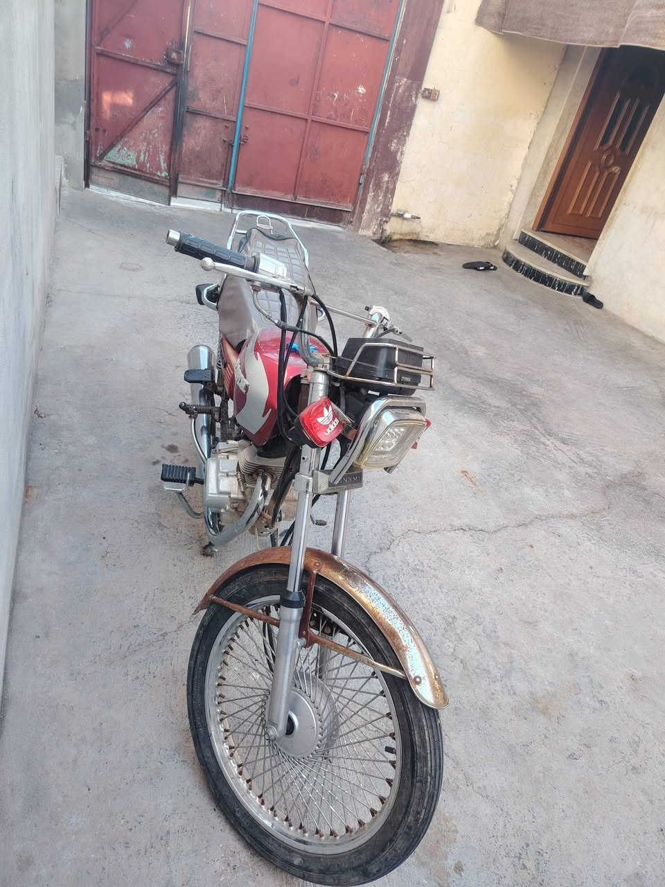 كهربائيت شغاله
4 كير 
سعر 480 بي مجال قليل
تواصل ع رقم ***********
