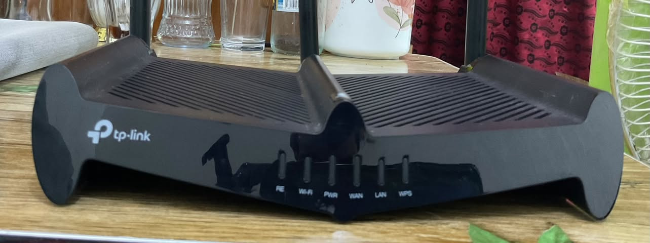 راوتر TL-W9414P 450Mbps. مستعمل فقط شهر يدعم الضوئي TH ج
سببب البيع اريد اجيب ديكو الن عدي ثلاثا طوابق ما يغطي فقط طابقين راوتر متاز بما تعنيه الكلمه سعار خاص اذا جنت مهتم اتصلعلى هذه الرقم رقمي *********** ؟ الموصفات مدى فائق - توفر مضخمات الطاقة العالية وهوائيات الكسب العالي مدى لاسلكيًا مُحسّنًا.
واي فاي يخترق الجدران -.. تخترق إشارة الواي فاي المُحسّنة الجدران والعوائق، مما يقضي على المناطق الميتة.2
3 أوضاع تشغيل - يوفر ثلاثة أوضاع لاسلكية، تشمل الراوتر، وموسع المدى، ونقطة
الوصول.
سرعة لاسلكية 450 ميجابت في الثانية - مثالية لبث الفيديو، والألعاب عبر الإنترنت، وخدمات الصوت عبر الإنترنت (VolP) . هذه حساب الشركه تبلنك موصفاته //:https
www.tp-link.com/au/home-networking/wifi-router/tl-wr941hp/
