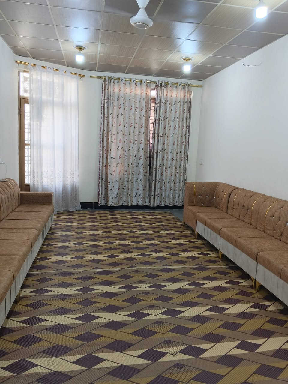 بيت للبيع في حي المثنى خلف الخضراء قرب جامع الوهاب.
يتكون من طابق واحد
غرفتين نوم و صالة و مطبخ و صالة استقبال 
المساحة 212 
عرض الشارع 15 

للإستفسار
***********
