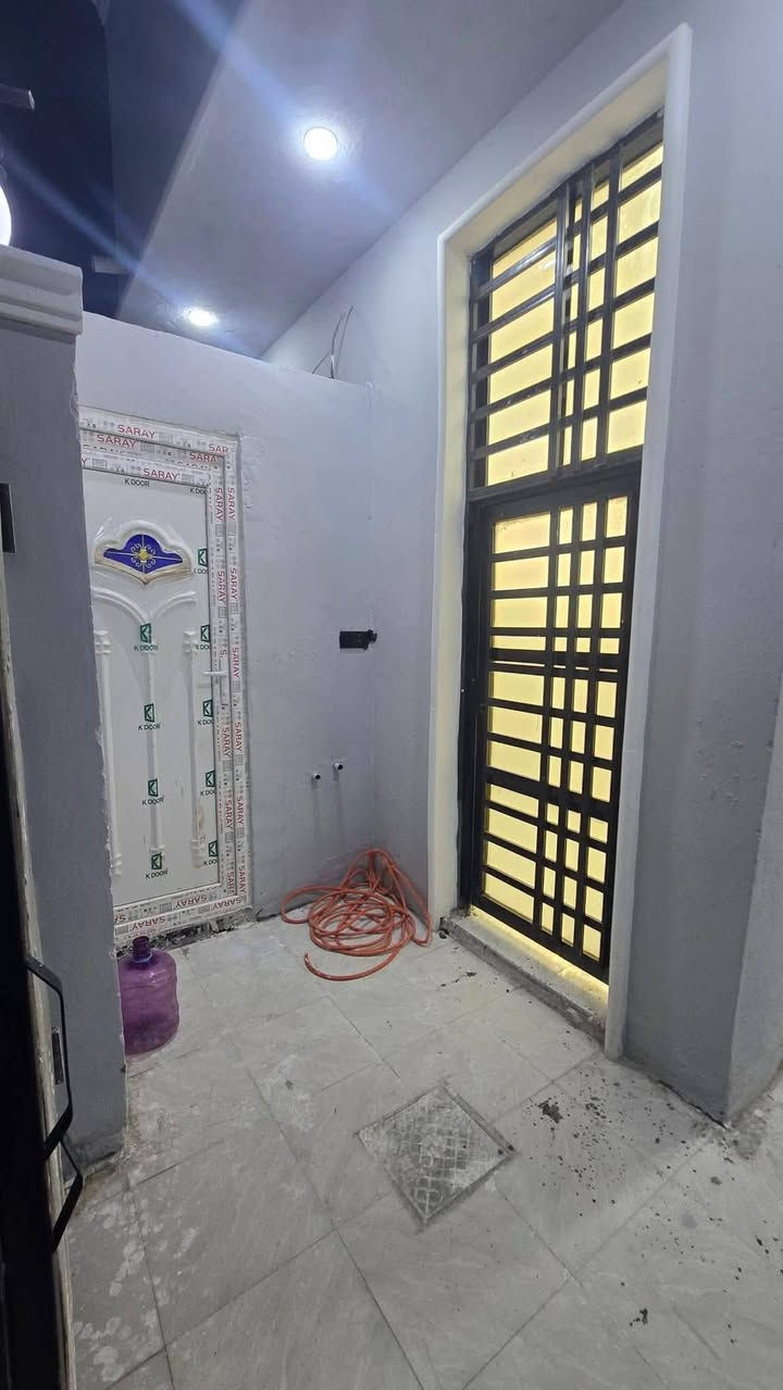 🏡 بيت للبيع – فرصة مميزة

⭕️ نوع السند: طابو زراعي (سند 25) مع معاملة تطويب
⭕️ المساحة: 100 م²
⭕️ الواجهة: 5 م
⭕️ النزال: 20 م

📍 الموقع: التقية الثالثة – داخل مجمع الروان النموذجي

🏗️ بناء حديث 2026
✅ كونكريت مسلح

🔹 يتكون من:
⚜️ غرفة نوم
⚜️ صالة
⚜️ استقبال
⚜️ مطبخ
⚜️ مجموعة صحية
⚜️ طارمة

💰 السعر: 60 مليون دينار
🔸 ويوجد مجال بسيط جداً بالسعر للجادين.

📞 للاستفسار ومشاهدة العقار، مراجعة مكتب علاء الخالدي للعقار أو الاتصال على الرقم الخاص بالمكتب ***********
