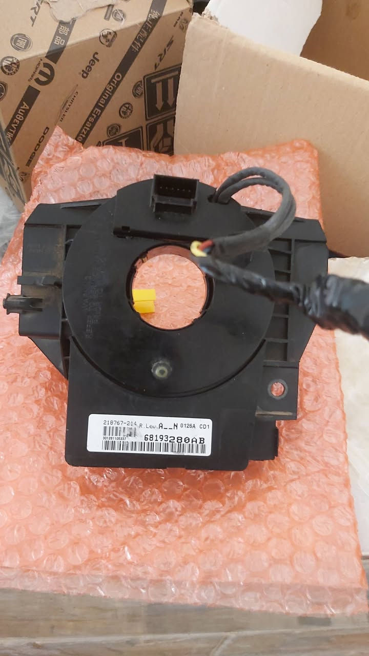 سلام عليكم غراض جيب ليبرتي ١٢ كلها اصليه حلل بالي يحب الله واخذ واذا تريدها كلها هم يرهم بستثناء الشريط مو شغال بس تكدر صلحه ومالتها البلادي *********** بي واتساب
