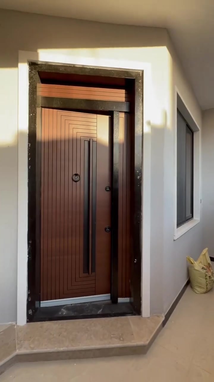 � لا تفوتك… بيت العمر وصل! ✨
🔥 دار للبيع – فرصة مميزة للجادين فقط

📍 الموقع: بغداد – الدورة – البوعيثة / الحليم

📐 المساحة: 100 م²

📏 الواجهة: 6.25 م

📏 النزال: 16 م

📄 نوع السند:

طابو زراعي صرف (سند 25)

تنازل شركة الحليم مع إقرار محكمة.

🚧 ملاحظة:

الدار قيد الإنشاء، وسيتم تسليمها بتشطيب حديث يشمل:

* ديكورات عصرية

* بروفايل حديث

* إنارة مخفية (LED)

✨ مواصفات الدار:

✅ طابقان ونصف

✅ بناء درجة أولى بمواد ممتازة

✅ تصميم عصري وأنيق يفتح النفس

✅ 4 غرف نوم مريحة

✅ صالة استقبال واسعة

✅ مطبخ عملي بتصميم حديث

✅ حمّامان بتشطيب راقٍ

✅ تشطيب نظيف ومتكامل من الألف إلى الياء

؟

✔️ جاهز للسكن فورًا… استلم مفاتيحك وابدأ حياة جديدة.

✔️ بناء متين وتشطيب درجة أولى، ما يحتاج أي تصليحات.

✔️ تصميم عصري يوفّر الراحة والمساحات المناسبة للعائلة.

✔️ موقع مميز قريب من جميع الخدمات الأساسية.

✔️ فرصة ممتازة للسكن أو للاستثمار، وقيمته العقارية في ارتفاع.

📌 كلمة حق:

اللي يعرف بالعقار يعرف قيمة هكذا بيت… وبهذه المواصفات والسعر المناسب ما يطول بالسوق. إذا راحت هالفرصة، يمكن ما تتكرر!

📞 للاستفسار ***********
