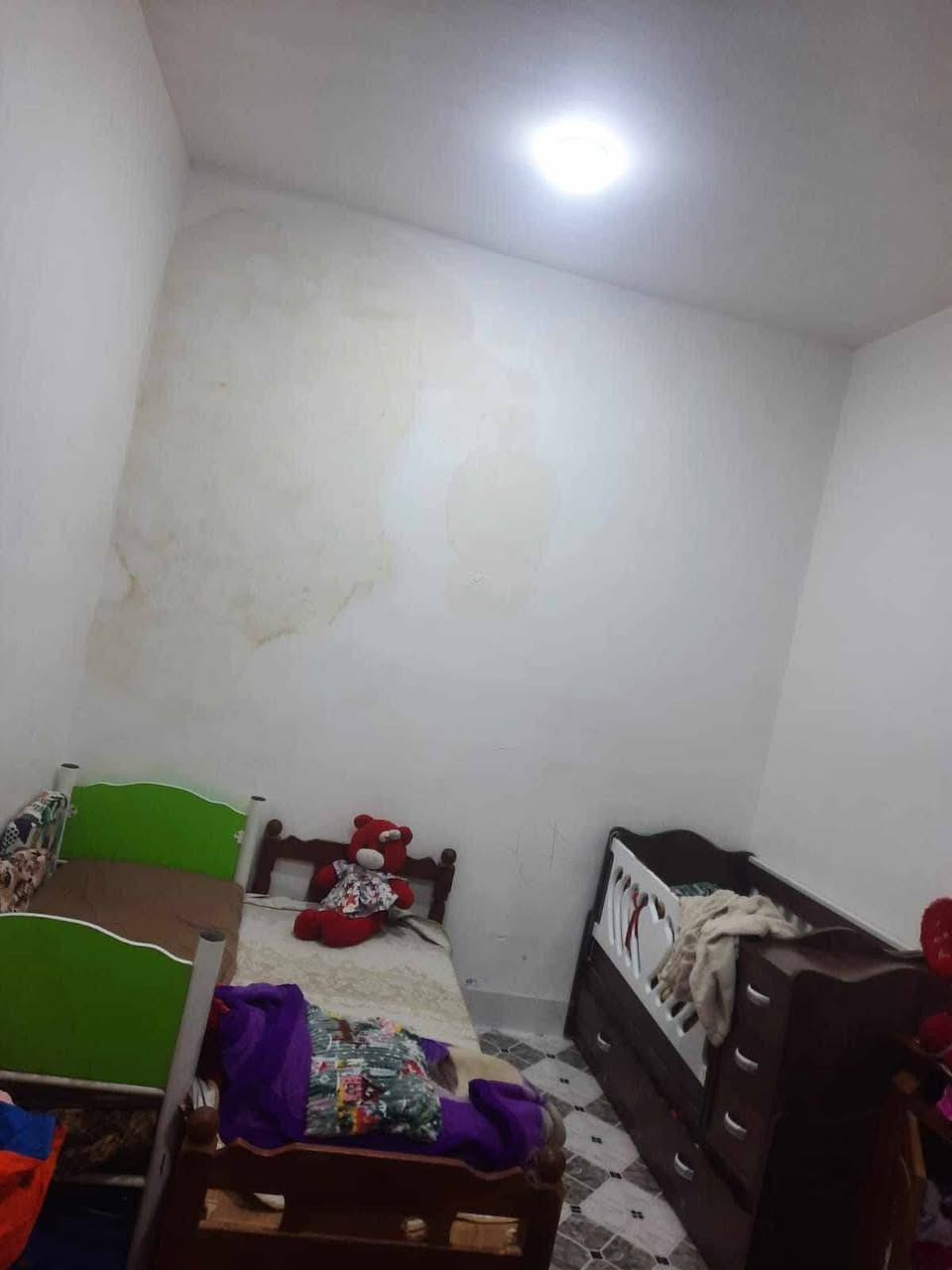 السلام عليكم  بيت للبيع 150 متر بابل ابو غرق  بحي المرتضى طابو صرف كراج سيارة صحيات مطبخ ستقبال صالة درج صحيات منور 2 غرف نوم 2 و فوك بيتونة وصحيات بيت بناء 2023عرض الشارع 12متر سعر 85 قابل للتفاوض للاستفسار اكثر ***********
