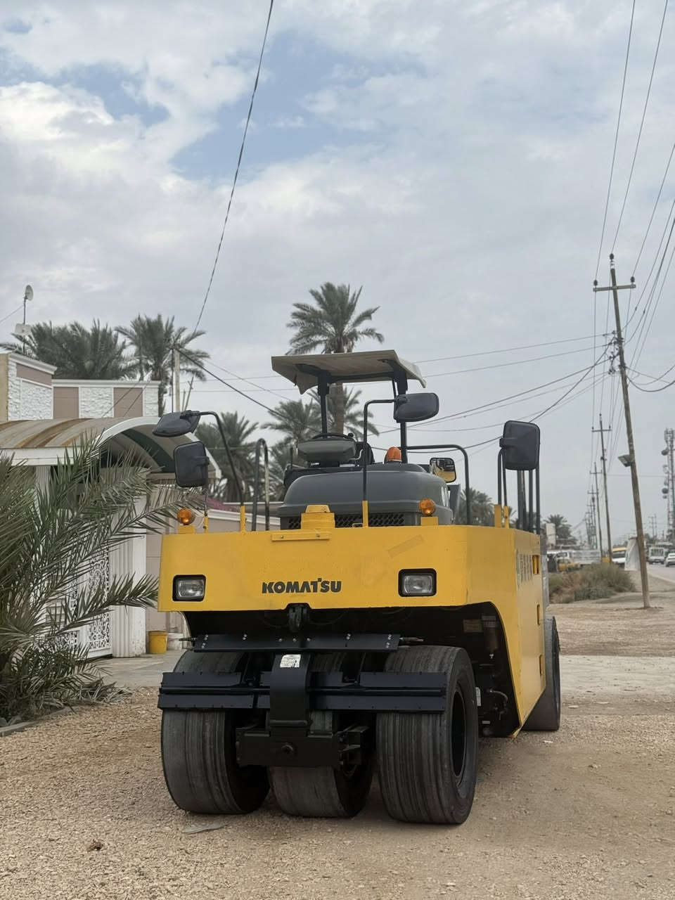 السلام عليكم للبيع  كاوسكي دخول جديد ما مشتغله بالعراق احدث موديل بالسوك مكينه V6 ازوزه كير اوتماتيك المكينه فول عادي  عل وضع الشركه كلشي بيه شغال 100‎%‎ 
للاستفسار ***********
