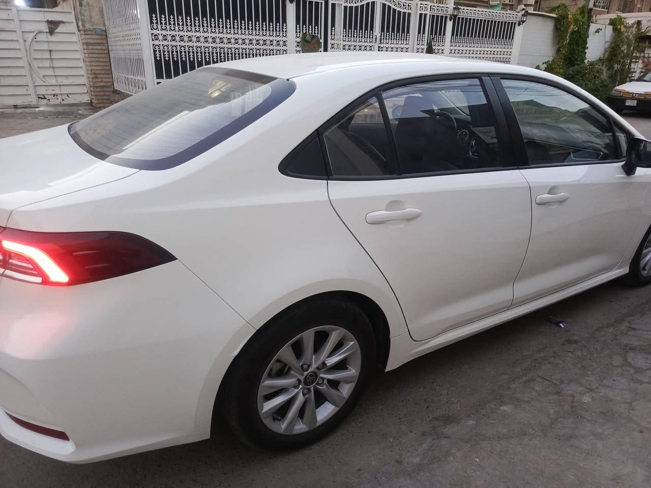 من رخصت الادمن كورلا موديل 25خليجي بحالت الزيرو ماشيه 2000وكسور مكفولة كفاله عامه رصعه صغير بل صندوق مشر عليهه وممبينه ابد مواصفات 1على1 السعر 24800وبيهه مجال بسيط مكاني بغداد البلديات ***********
