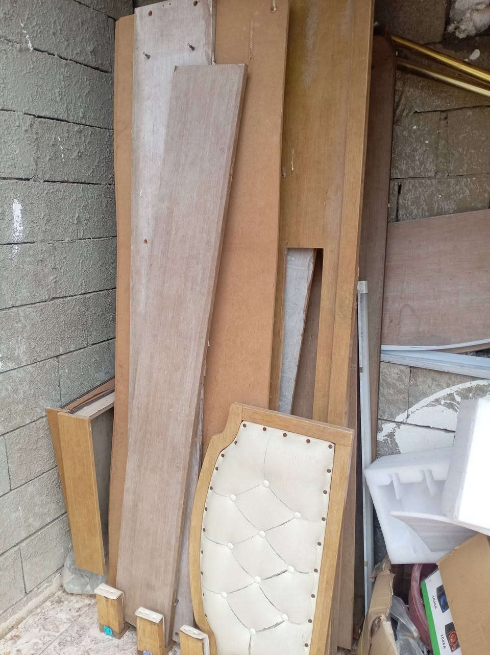 للبيع 
تخت نفرين صيني ينحل وينشد 
حي صدام 
***********
واتس اب 
40 الف
