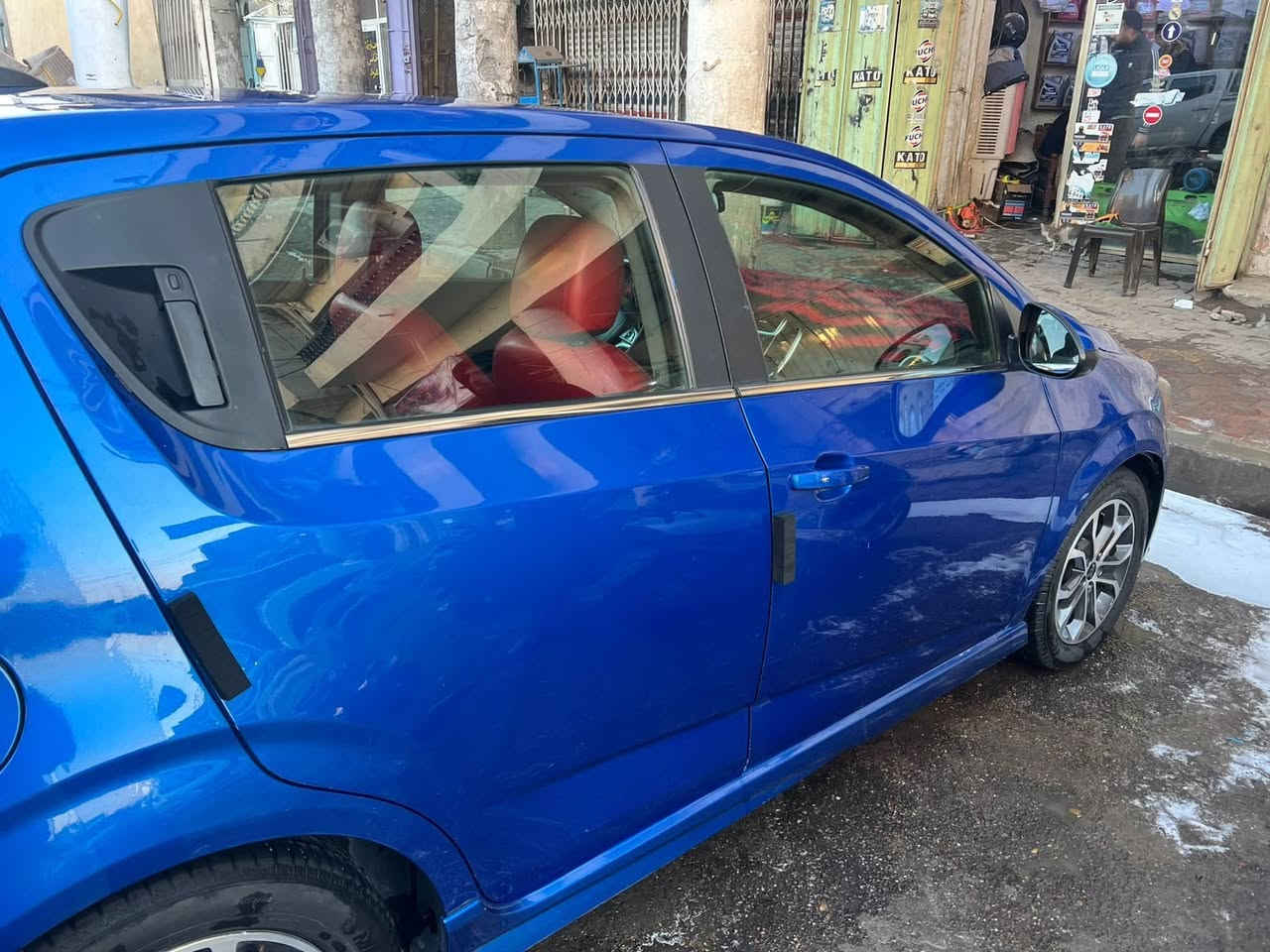 سلام عليكم سياره شوفر ليت ترافوكس موديل 2020 فول مواصفات بصمه تحكمات رادارات محرك 2000 توربو سياره حلوه او نظيفه كفاله عامه ماعدا ثلاث قطع بسيطات رقم إربيل جديد تحويل ثاني يوم والسياره بسمي او باقي المواصفات عل خاص والسعر جدا مناسب واتساب متواجد ***********
