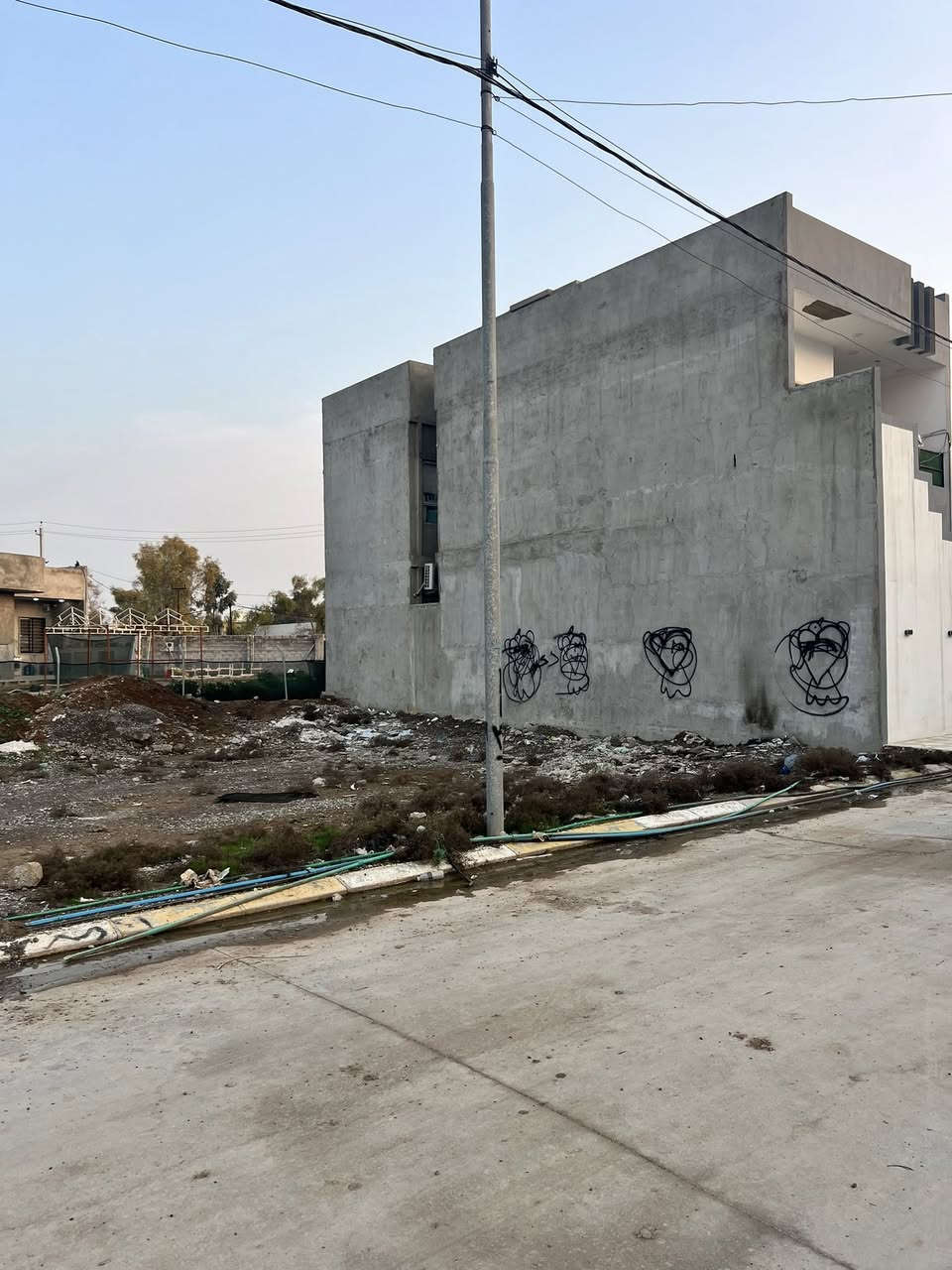 ارض للبيع حي الكندي الثانية 

جمعية النور 

مساحة الارض 100 متر واجهه 6.25 متر 

شارع تبليط 12 متر 

سعر الارض 35 وقابل للتفاوض

للاستفسار مراجعة مكتب العمران سايدين حي السكر او التواصل على الارقام التالية 
***********
***********
