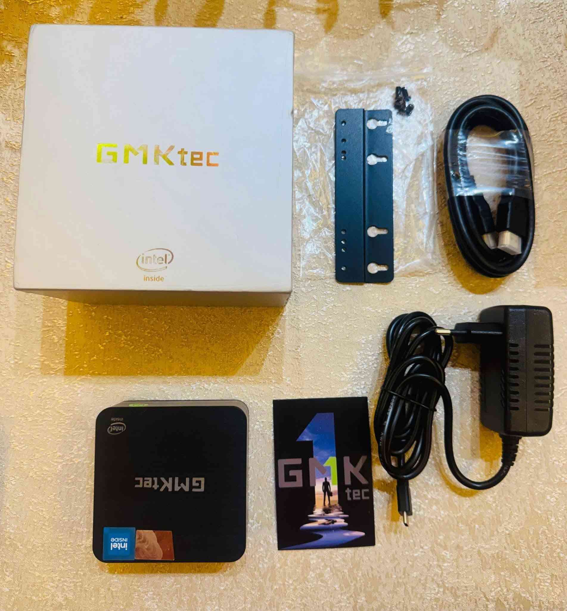 ميني PC بمواصفات قويه جدا  NucBox G2.
  المواصفات  
المعالج (CPU): يأتي بمعالج Intel Alder Lake N100 (الجيل 12، يحتوي على 4 أنوية و 4 مسارات، بتردد يصل إلى 3.40 جيجاهرتز).    .
الذاكرة العشوائية (RAM): بحجم 12 جيجابايت من نوع LPDDR5 بسرعة 4800 ميجاهرتز (  ).
التخزين (Storage): يأتي بمساحة 512 جيجابايت من نوع M.2 SATA SSD (قابل للترقية حتى 2 تيرا بايت بحجم M.2 2242).
كارت الشاشة (GPU): كارت داخلي مدمج Intel UHD Graphics.
الاتصال اللاسلكي: يدعم Wi-Fi 6 و Bluetooth 5.2.
المنافذ المتاحة بالجهاز:
منفذين HDMI (يدعمان دقة 4K@60Hz).
منفذ DisplayPort 1.4.
3 منافذ USB 3.2.
منفذين إيثرنت مزدوجين (Dual Gigabit LAN).
منفذ طاقة Type-C (بقوة 12V == 3A كما

شاشه حجم 27 من ماركه ام اس اي فول اتش دي معدل
 تحديث 100 هيرتز شاشه العاب 
مع ماوس وكيبورد ومكبر سماعات ستيريو العاب من ام اس اي احترافي
العنوان البصره للاستفسار ***********
