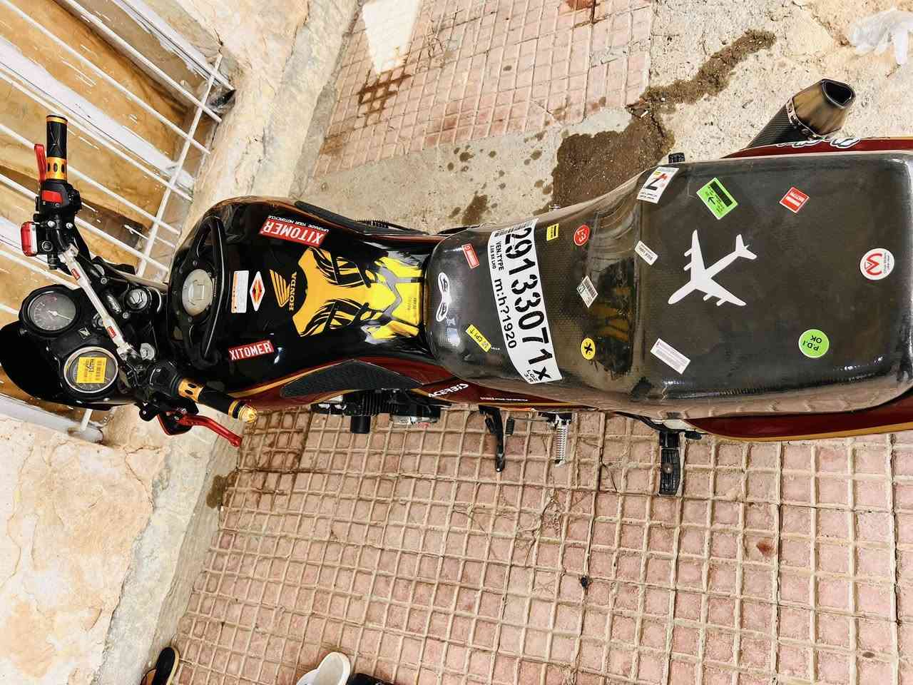اعادة نشر بسبب الوعود الكاذبه عمي ما تشتري لتعبني ولا اتعبك بطح هونده cb750  للبيع فول مواصفات كلجات جدد صار يومين من شديتهم فول فول تاريك للبصره دهن جديد 
سويجات جدد تاير امامي جديد قبل سبوع شديتها كلشي ما ناقصه بس ستر الله السعر 1350 الف وبي مجال للطيبين 
***********

