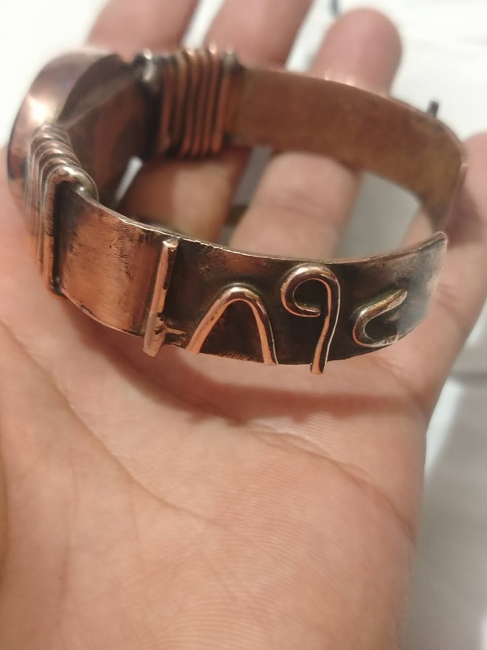 العلوان بغداد 
السلام عليكم احبائي معضه قديم بحجره عقيق شغل فرعوني مصري علم الارقام به تحفه من قطعه من نوادر السعر خاص العلوان بغداد شراي اهلن وسهلن رقم الهاتف ***********
