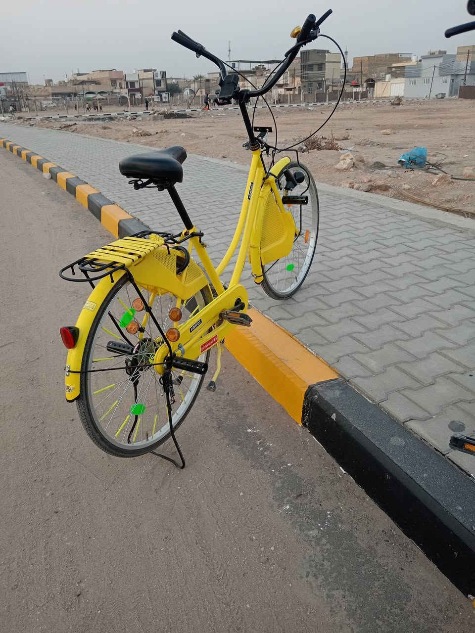 للبيع اليموني والبنفسجي نضافه 90 / 100 السعر خاص واتس ***********
