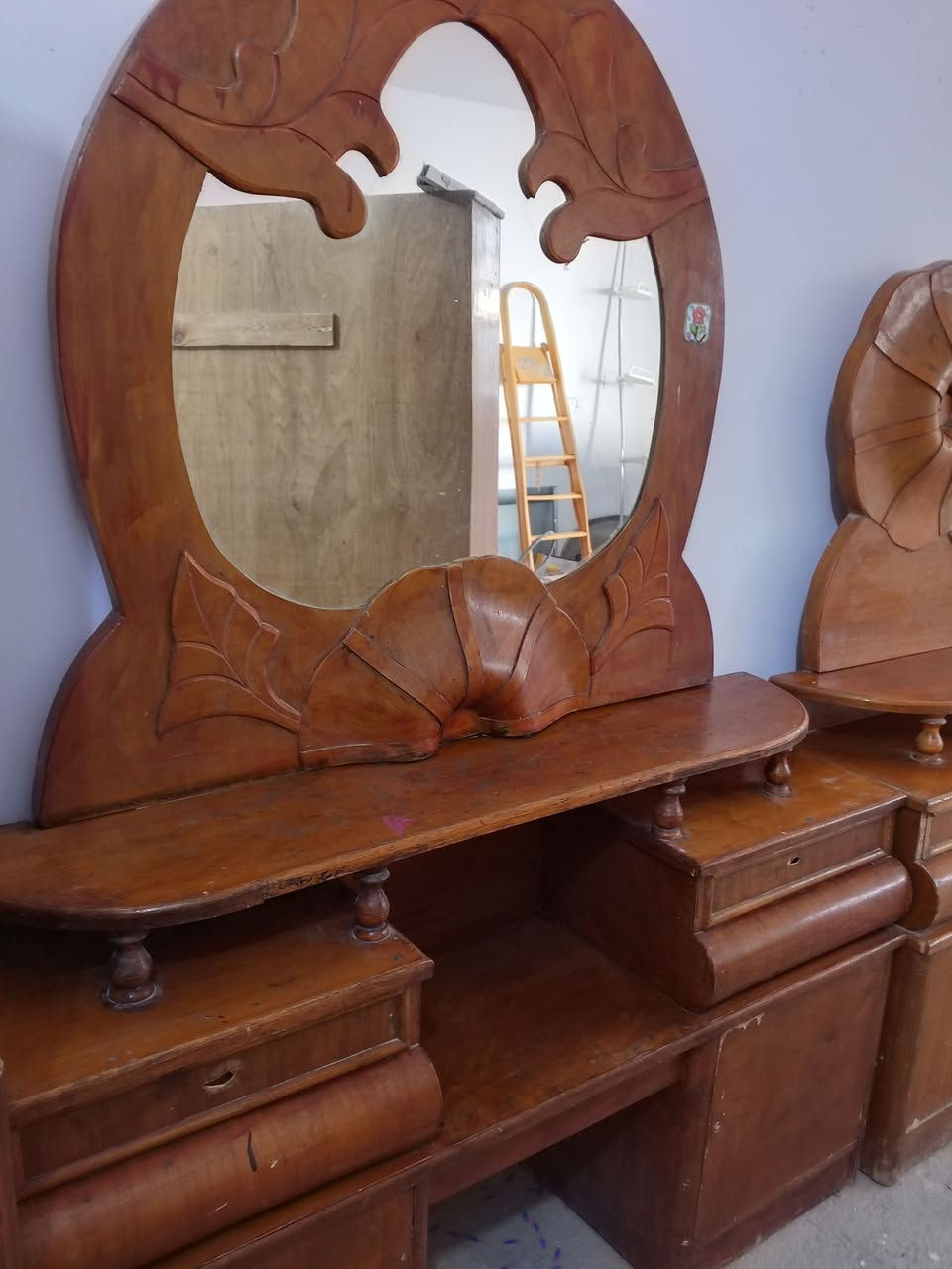 السلام عليكم ورحمة الله وبركاته نواعم غرفه للبيع وياهن دوشك سبرنك وفرشه جديده مفروشه  مرة وحده اللي يريد ياخذ قطعه وحده واللي يريدهن كلهن للاستفسار خاص أو اتصل على هذا الرقم ***********
