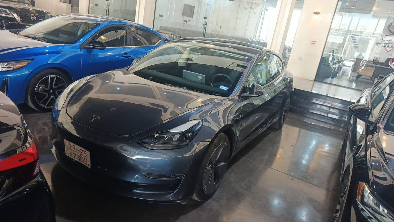 تسلا مودل ٣ للبيع
موديل ٢٣ 

سعرها  ١٥٥ وبيها شويا مجال وارخص من هيج سعر ماكوا كلفتني اغلى والله 

حادثها موضح بالصور كل قطعها اصلية واون لاين 

ماشيا ١٢ الف 
رقم شاصي 5YJ3E1EA4PF678719

رقم كاتي تترقم اربيل ٢٤٠ الف 
عنوان السياره اربيل 

***********

