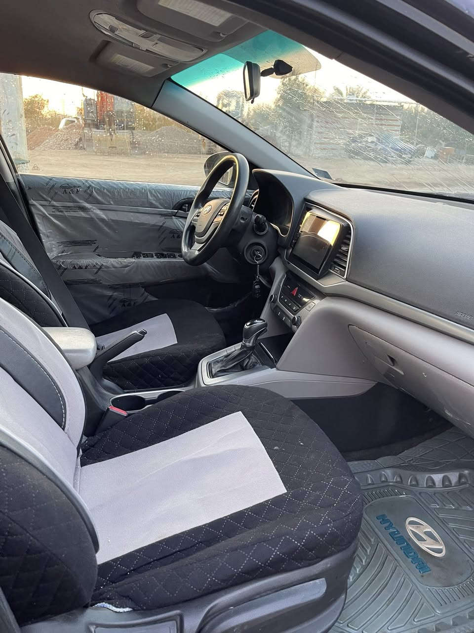 السلام عليكم النترا 2017 امريكي رقم بغداد انكليزي الجديد هزه جديده مكينه 2000 دوش بيها جاملغ وبنيد  وجاملغ خلفي  مكينه وكير وحداديه وتخم تاير كله جديد السعر 103 وبيها مجال مكاني بابل. الرقم  ***********
