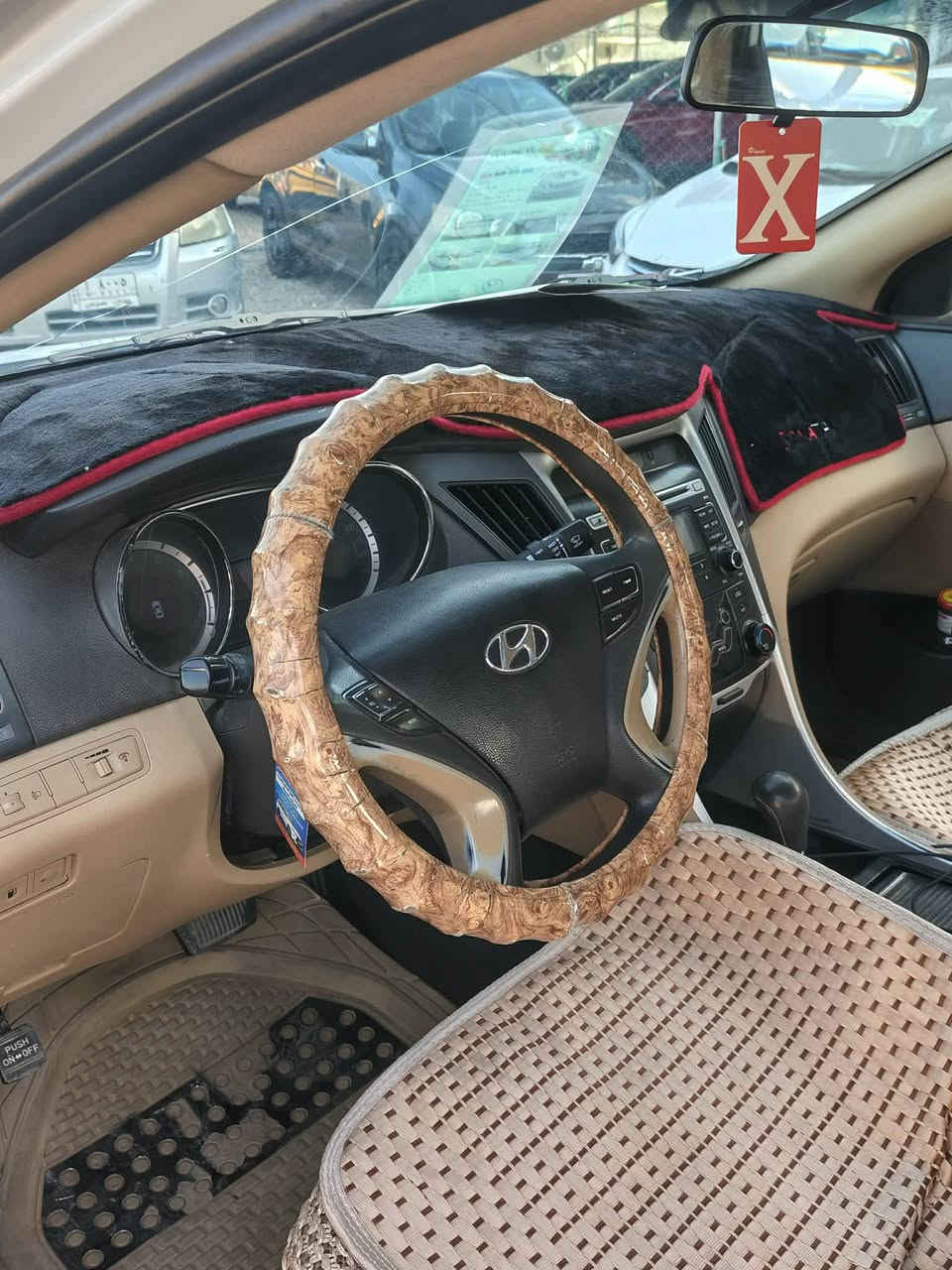 اسلام عليكم
سوناتا 2012 خليجي 
بأسمي رقم بغداد سنويه هزه كله جديد
السياره كفاله كير محرك حداديه 
تدفأة تبريد كفاله السياره جديده 
مكينه 2400 اشاير بالمري+ مري شفت تحكم ستيرن حساس خلفي مواصفات عده الفتحه السونار موجود بالصور
السعر 127،$
مكان السياره كربلاء طويريج 
***********
