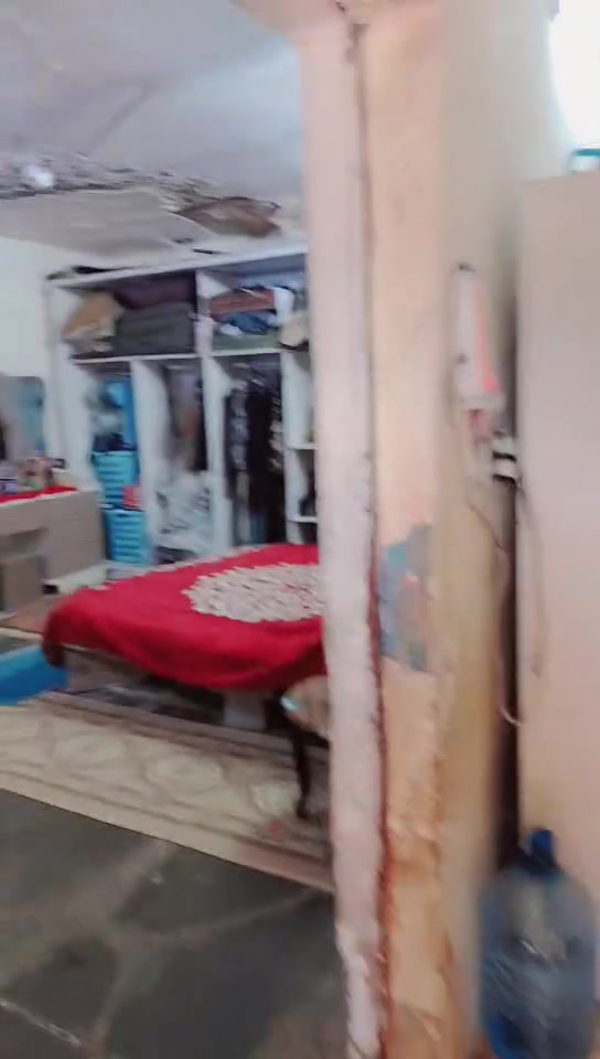 سلام عليكم بيت تجاوز بل حريه مجمع الرجاء سعر ٧ونص مساحته ١٠٠بناء عكاده اتصال ***********ثالث فرع عن اسواق زيتونه فرع اسواق ابوجاسم الشويلي
