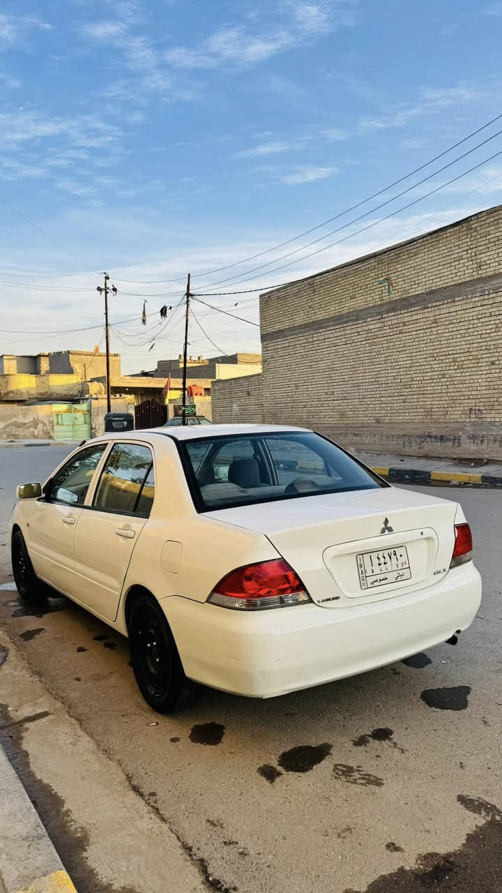 السلام عليكم لانسر للبيع موديل ٢٠٠٩  مشروع وطني السيارة نظيفة وبلادية مال شركة ماشية ٢٠٠  كير اوتو محرك كشر مكفول بيه بس بطارف البنيد رصعة ومصبوغة حك شبر   السيارة جاهزة من كلشي السعر (٩٥) بيهه مجال حك الجية وسونار هم موجود . الرقم ***********
