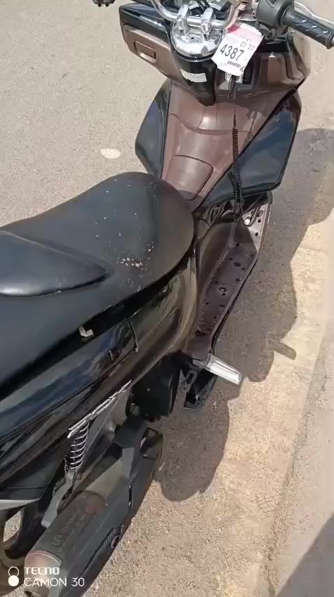 السلام عليكم دراجه بي سي اك الجيل الاول دراجه نظيفه يعني بها بعض الملاحظات فقط السعر 950 وبيها مجال*********** ملاحظه العنوان بلديات
