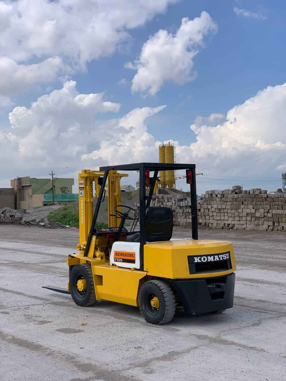 للبيع رافعه شوكيه كوماتسو موديل
1990 ثلاث طن حركتين جب حاويه كير_محرك_اكسن 
بشرط رافعه بلاديه للإستفسار اتصال ***********
