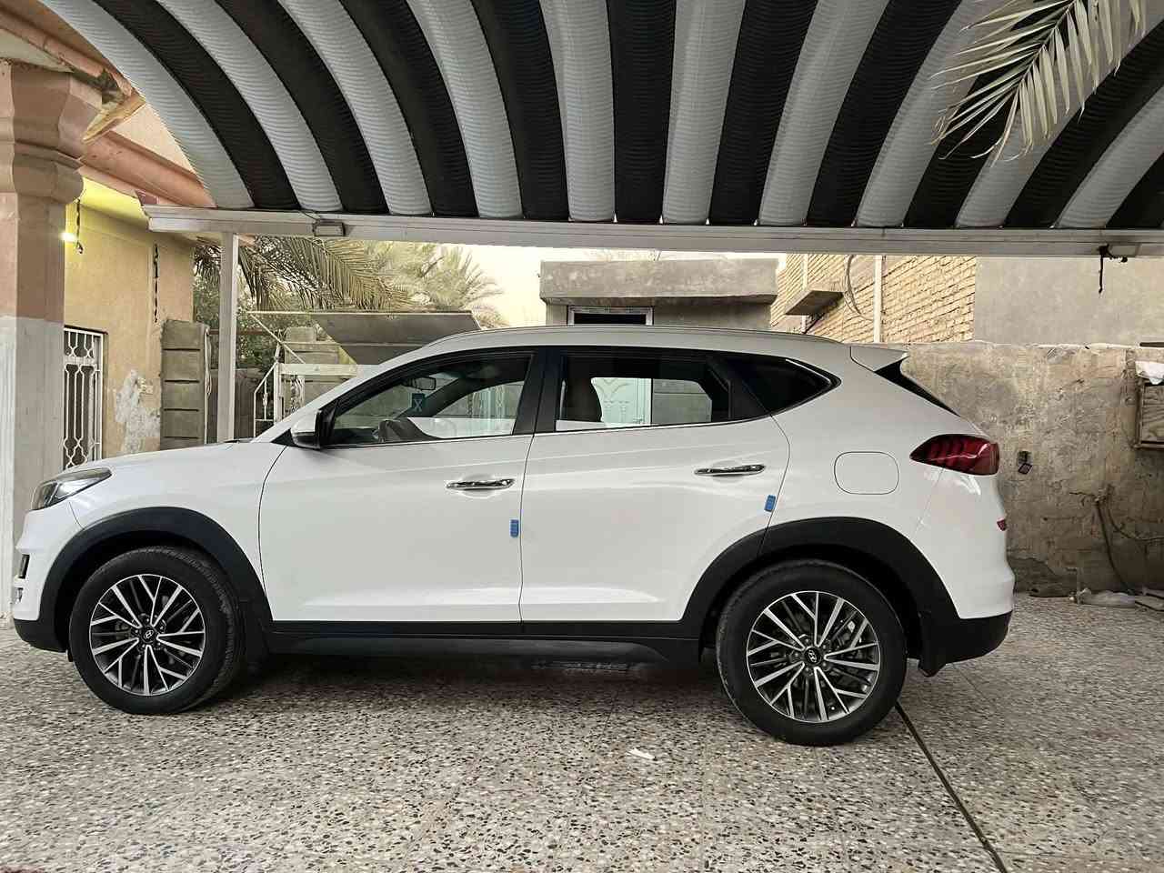 2020 فول ماعدى الفتحه
كفاله عامه 
سعر 205 وبيها مجال بسيط

للإستفسار اكثر 

0776 580 5477
