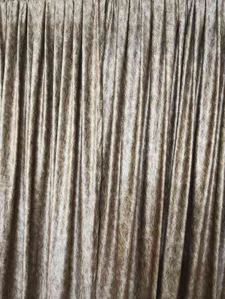 بردة للبيع جديد غير مستعمل أأكد مامستعمل نوعية قماش ممتاز أصلي العرض 5 أمتار والطول مترين و45 سم 2.45 للبيع قيم وأشتري للأستفسار ***********
