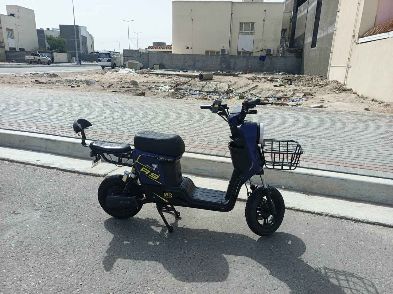 سلام عليكم  دراجه للبيع بطاريه جدد مداكرهه موجوده السعر ٤٠٠ وبيهه مجال عنوان البصره حي الشرطه الرقم   ***********
