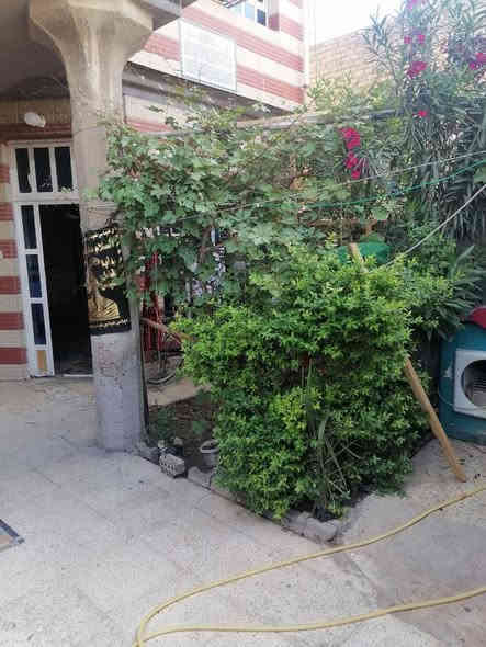 المساحة: 150  متر |  بناء حديث طابقين الموقع: جسر ديالى القديم – حي الحكيم ،  جميع الخدمات 

تفاصيل البيت: كاشي وسراميك بلكامل لطابق الأرضي: غرفتين ، صالة ومطبخ وستقبال ، طرمة، حمام، منورين الطابق الثاني:  ثلاث غرف، و حمام، وصاله كبيره سطح واسع

كافة الخدمات متوفرة: كهرباء، ماء، تبليط، أسواق ومدارس قريبة

 البيت متعوب عليه وسعره مناسب جداً 135 مليون قفل 

رقم الهاتف ***********

(رجاءً الشراي فقط يتصل ال موشراي لا يتعبني ، التفاصيل كلها مذكوره
